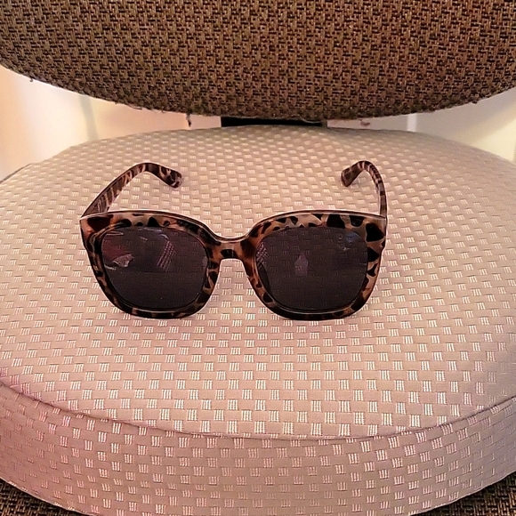 NWOT Torrid Tortoise Shell Sunglasses - Picture 2 of 7
